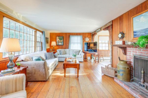 Cape Cod Cottage with Private Dock on Bass River